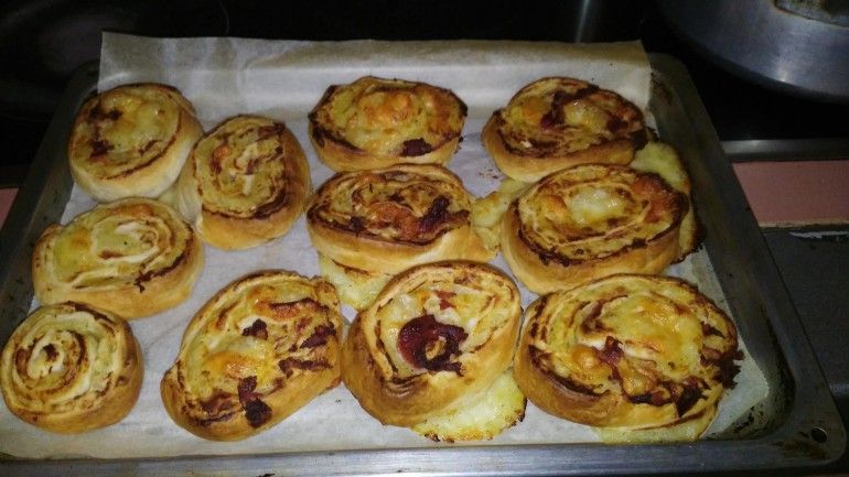 Rotolo Pasta Sfoglia Prosciutto E Mozzarella