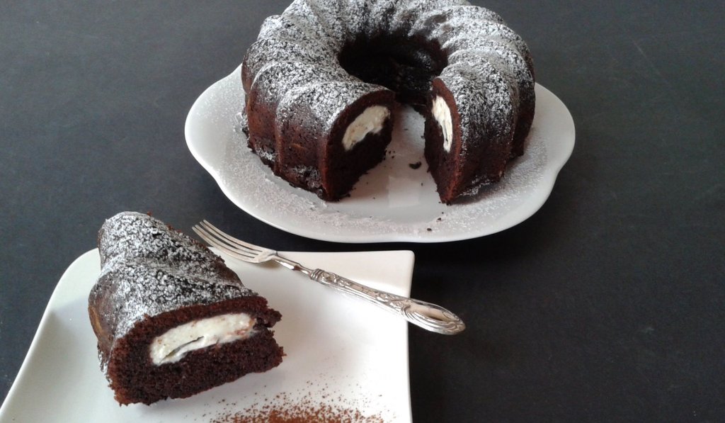 Ciambella al cioccolato con crema di mascarpone