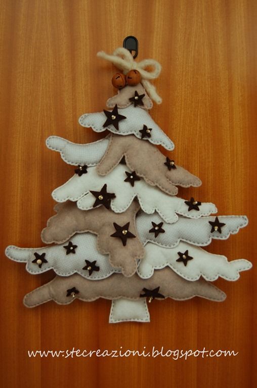 Alberi Di Natale In Pannolenci Da Appendere Alla Porta Tantissime idee per realizzare alberi di Natale in feltro e pannolenci