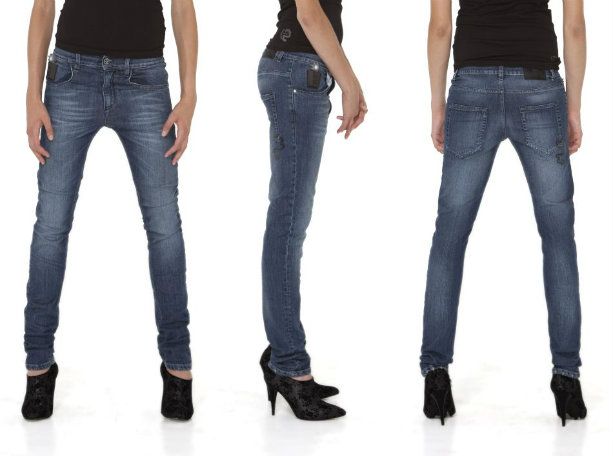 Jeans troppo stretti, borse grandi e scarpe aperte possono causare mal di  schiena, ecco perchè