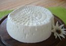 Con un litro di latte e un vasetto di yogurt prepari il miglior formaggio fatto in casa in poco tempo Con un litro di latte e un vasetto di yogurt prepari il miglior formaggio fatto in casa in poco tempo