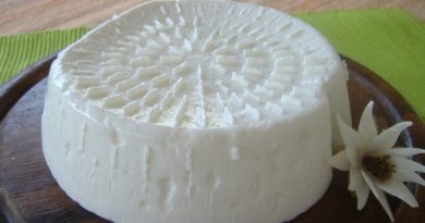 Con un litro di latte e un vasetto di yogurt prepari il miglior formaggio fatto in casa in poco tempo Con un litro di latte e un vasetto di yogurt prepari il miglior formaggio fatto in casa in poco tempo