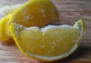 Questo è il motivo per cui tutti congelano i limoni e quello per cui dovresti iniziare a farlo anche tu Questo è il motivo per cui tutti congelano i limoni e quello per cui dovresti iniziare a farlo anche tu
