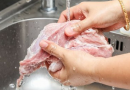 Un recente studio americano sostiene che non dovresti MAI lavare il pollo prima di cucinarlo – Ecco perchè Un recente studio americano sostiene che non dovresti MAI lavare il pollo prima di cucinarlo – Ecco perchè