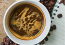 Aggiungi 2 cucchiai di questa miscela al caffè del mattino per bruciare un sacco di calorie Aggiungi 2 cucchiai di questa miscela al caffè del mattino per bruciare un sacco di calorie