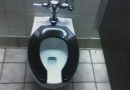 Perché i bagni pubblici hanno la tavoletta ad U? Le molteplici ragioni ti stupiranno e non di poco Perché i bagni pubblici hanno la tavoletta ad U? Le molteplici ragioni ti stupiranno e non di poco