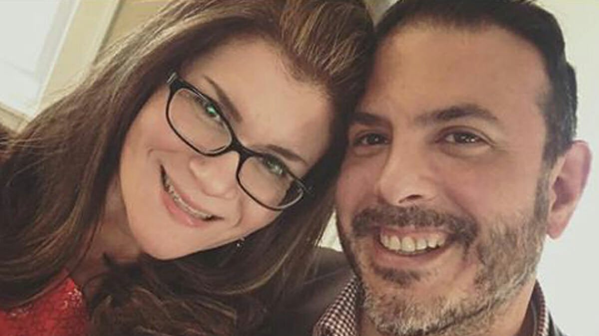 Moglie suona al marito la canzone del matrimonio via telefono Un