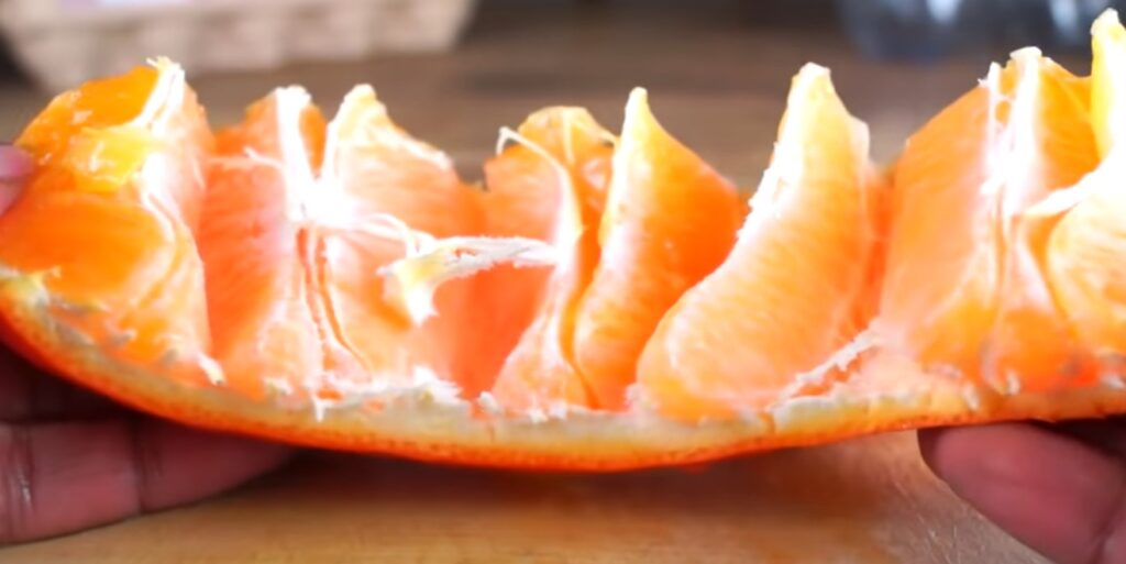 taglio dell'arancia tramite incisione