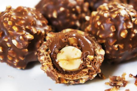Palline di cioccolato e nocciole, scopri la ricetta veloce per realizzarli facilmente | Donnaweb.net